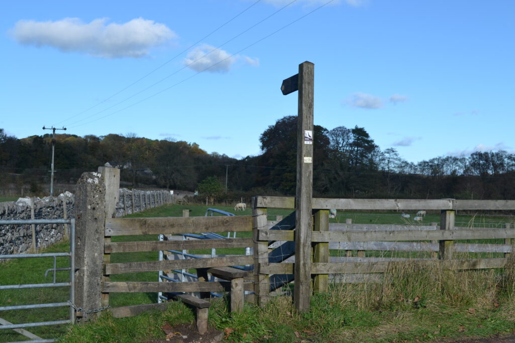 Footpath from Red Bridge Lane to Challen Hall (Janet Hargreaves)